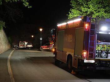 Eine Vielzahl von Rettungskräften und Rettungsfahrzeugen war in der Nacht auf der Plassenburg im Einsatz. Foto: Katrin Geyer