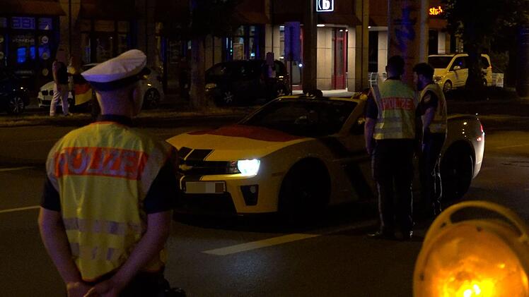 Nürnberg: Nach EM-Spiel - Polizei stoppt hupende Autos am Plärrer