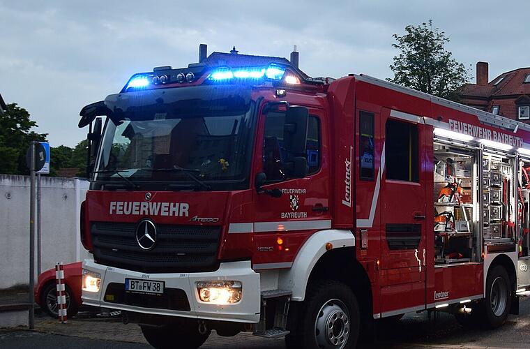 Bayreuth: Feuerwehr kommt in einer Minute - Leben in Turnhalle gerettet