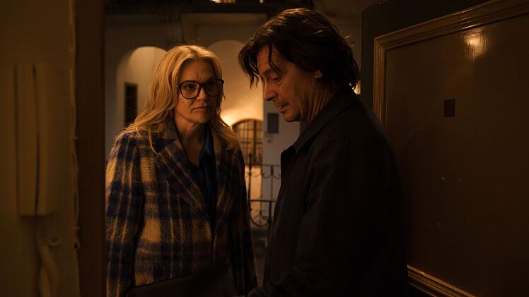 Mit seinen unorthodoxen Unterrichtsmethoden eckt Meiberger (Fritz Karl) bei der Unileitung an. Dass die Dekanin der Lehranstalt, Andrea Breuer (Anna Loos), seine heimliche Freundin ist, sorgt auch privat f&uuml;r Probleme.