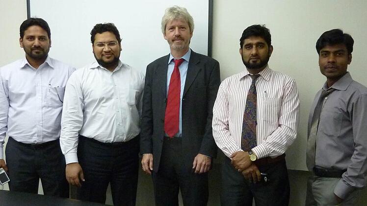 Armin Doster (Mitte) stammt aus Zeil am Main und machte 1981 sein Abitur in Haßfurt. Heute lebt er in München und hat eine eigene Firma.