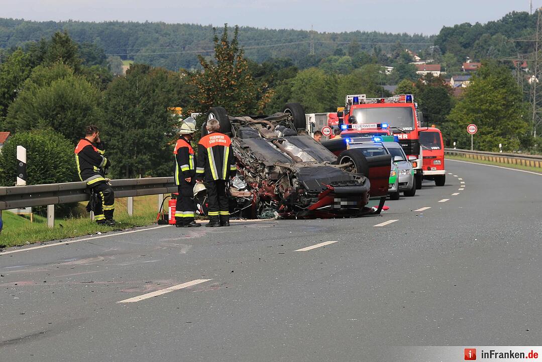 Schwerer Unfall in Kulmbach: Auto überschlägt sich auf B289