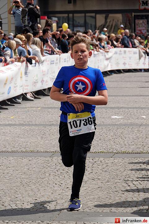 Weltkulturerbelauf 2017 in Bamberg: Der Zieleinlauf am Maxplatz