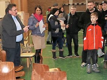 Vizebürgermeister Wastl Schwarzmann fungierte als Auktionator.