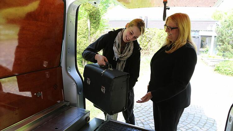 Im Koffer sind viele wichtige Utensilien verstaut.