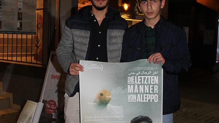 Hasan Alghaini (41) ist vor zwei Jahren nach Deutschland gekommen. Er stammt aus Damaskus. Ere schaute sich mit Muhamad Hendi (30), der aus Aleppo stammt, den schockierenden Dokumentationsfilm an