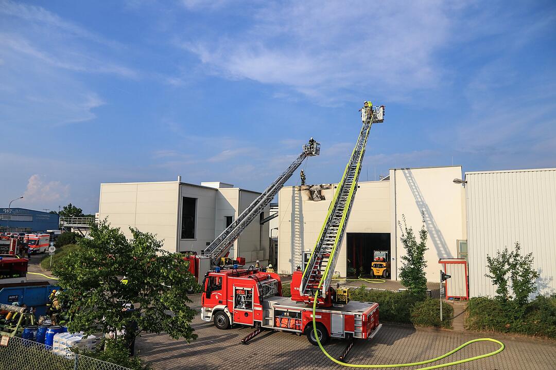 Brand in Lagerhalle in Bamberg