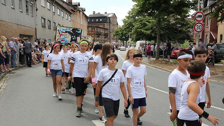 Beim 470. Neustadter Kinderfest zeigten  1400 Jungen und Mädchen tolle Darbietungen.  Foto: Michael Stelzner