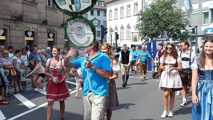 Am Sonntag fand ein Festzug zum Bierstadel statt. Foto: Horst Wunner