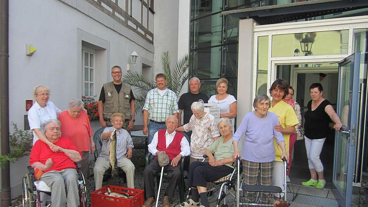Die Bewohner des Bürgerspitals freuten sich über die Fische.
