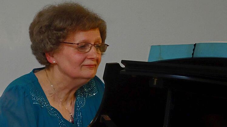 Annerose Röder gestaltete einen Klaviernachmittag im Coburger Kunstverein. Foto: Jochen Berger