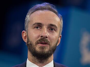 Jan Böhmermann will SPD-Vorsitzender werden. Er kündigte seine Kandidatur in der Sendung Neo Magazin Royale an. Symbolbild: Sven Hoppe/dpa