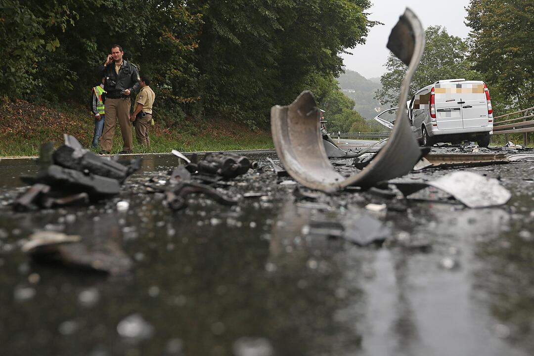 Zwei Schwerverletzte bei Frontalzusammenstoss