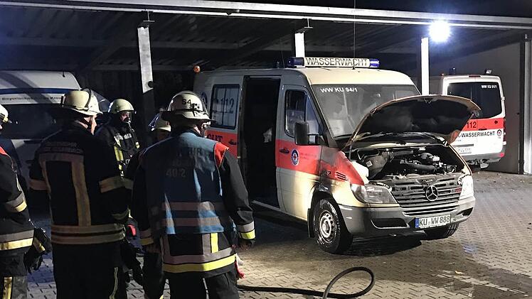 Das Einsatzfahrzeug der Wasserwacht wurde durch einen Brand stark beschädigt. Foto: Archiv