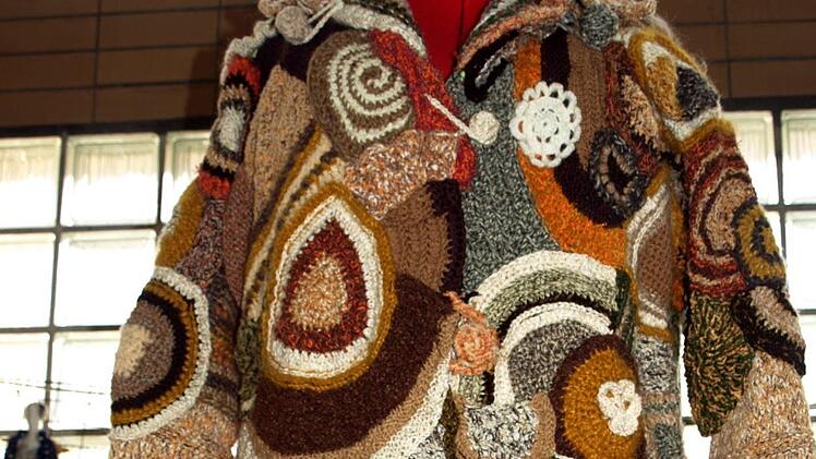 Eigentlich unbezahlbar - eine gestrickte und gehäkelte  Jacke von Manuela ReipaSusanne Deuerling
