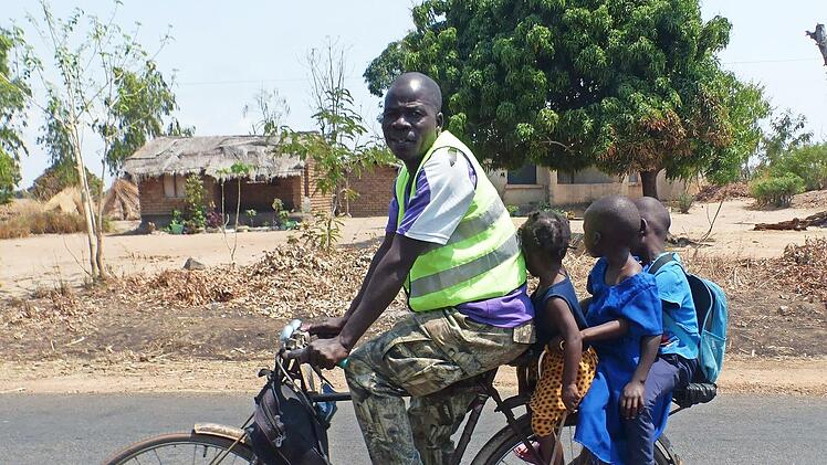 Kindertransport auf dem Fahrrad – nicht ungefährlich für die Kleinen