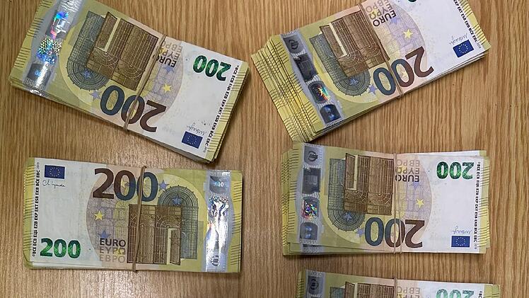Geldw&auml;sche-Verdacht: Zoll stellt 100.000 Euro Bardgeld sicher