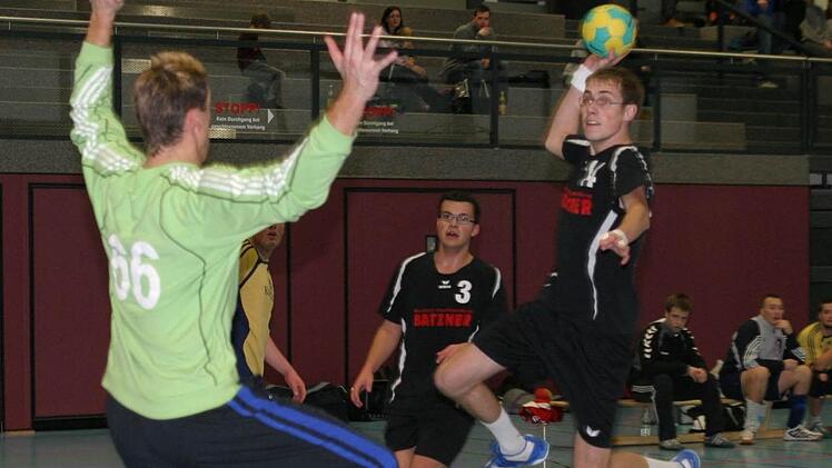 Jonathan Steffan (rechts) und seine Eberner Mannschaftskollegen nehmen am Samstag in  Neustadt die Handball-Bezirksligasaison auf.