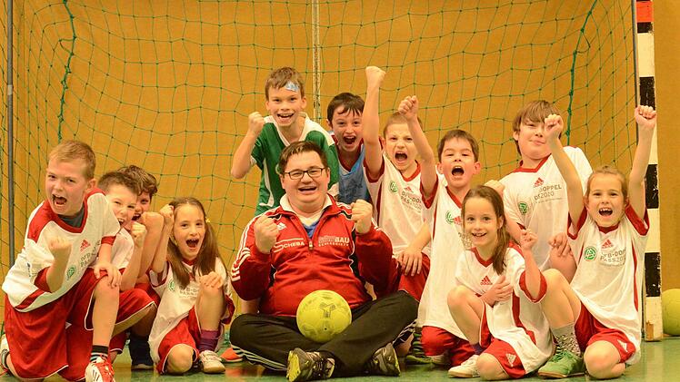 Vergnügen ist garantiert bei der Fußball-AG in der Großgemeinde Oerlenbach. Foto: Jürgen Schmitt