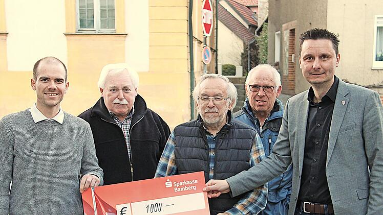 Eine weitere Spende für das Stadtarchiv in Baunach.
