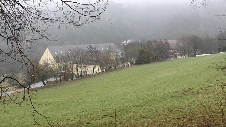 Auch der Konradshof (links) und die Berufsfachschule St. Kunigund (dahinter) zählen zu Vierzehnheiligen.