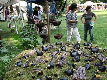 Im Schlosspark gab es viel für Haus und Garten. Fotos: Wolf