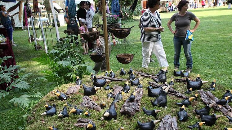 Im Schlosspark gab es viel für Haus und Garten. Fotos: Wolf