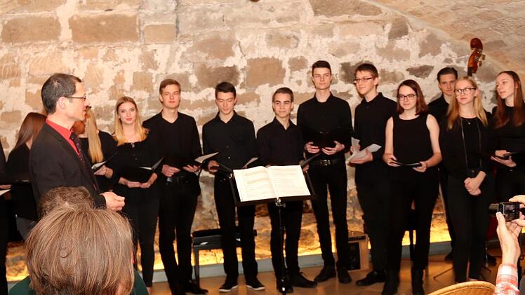 Vokalensemble Q11/Q12 mit Georg Schlee  Foto: Johanna Blum