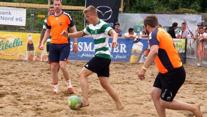 Auch das Team "SK Lation" aus Guttenberg konnte den späteren Turniersieger "Hamsterbande" (grün) nicht aufhalten. Das Ebensfelder Team gewann diese Achtelfinalpartie mit 2:0.Mario Deller