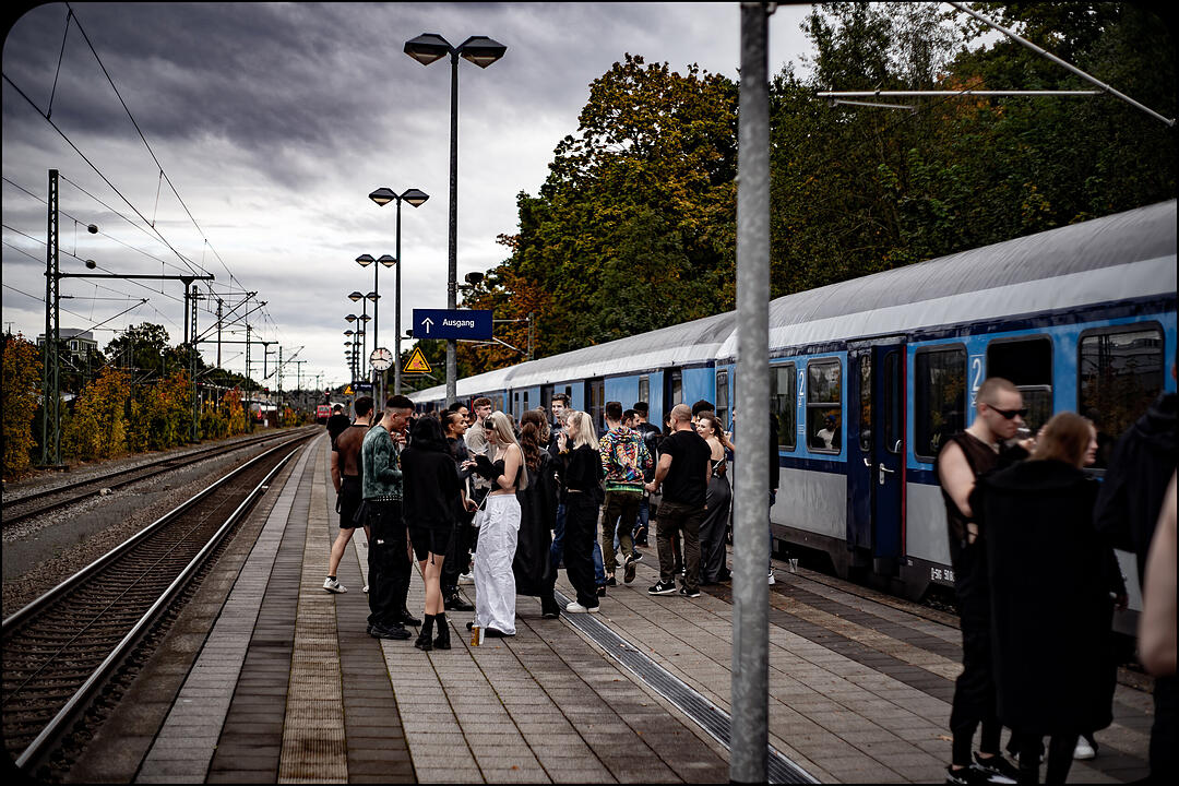 Hard Techno und Trance in drei verschiedenen Party-Waggons!