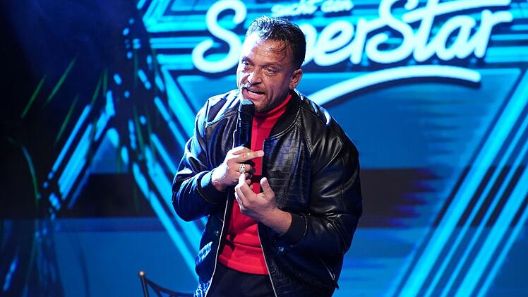 Fraglich ist auch, ob Menowin Fr&ouml;hlich bei der Liveshow dabei sein wird. In das "DSDS Loft" zog er jedenfalls zun&auml;chst nicht ein. Das sahen aber nur Zuschauer von RTL+ im Streaming-Format "DSDS - Die Reality".