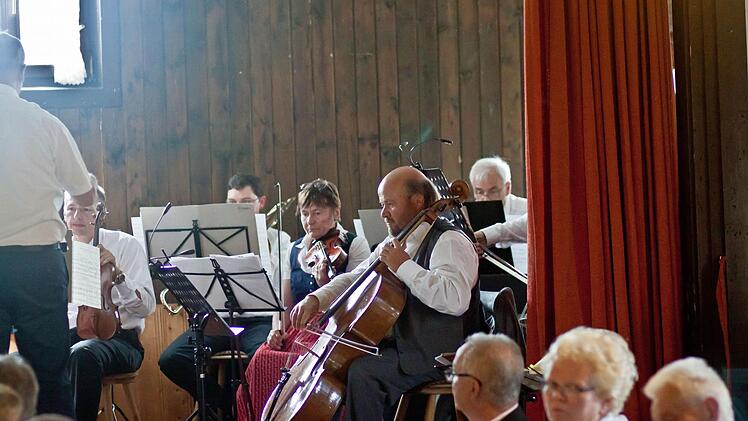 Der Musizierkreis Neustadt bei seinem Gastspiel in Meilschnitz.Foto: Jochen Berger
