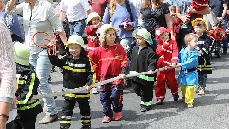 Die Mädchen und Buben des Eberner Kindergartens "Arche Noah"  Foto: Barbara Herbst