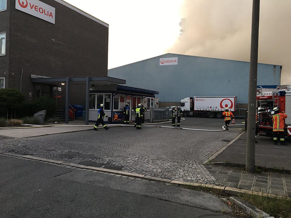 Großbrand in Nürnberg: Rauchwolken ziehen über die Stadt