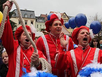 Am Samstag werden die Kulmbacher Narren das frisch renovierte Rathaus stürmen, um OB Henry Schramm festzusetzen und die Regentschaft zu übernehmen. Foto: Stephan Stöckel