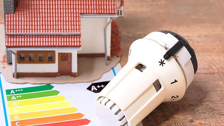 Sanierung oder höhere Energiekosten? Vor dieser Frage stehen aktuell Eigenheimbesitzer.Foto: Bumann/Stock.adobe.com