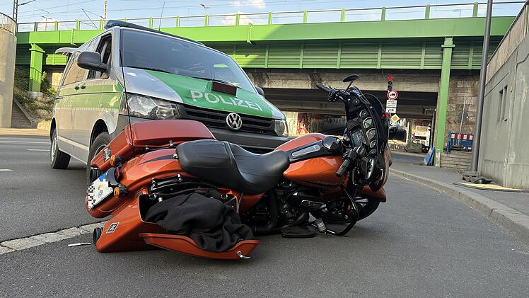 Biker flieht vor Polizei