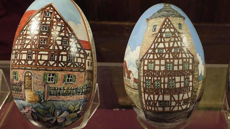 Auch Motive aus Franken zieren die kunstvoll bemalten Ostereier im Amtshausschüpfla. Foto: Manfred Welker