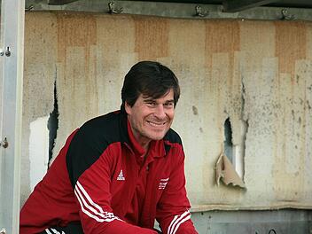Sympathisch kommt der Gymnasiallehrer und Memmelsdorfer Fu&szlig;balltrainer Rolf Vitzthum r&uuml;ber. An ihm ist es, bei seinen Spielern nach der Winterpause die Spannung aufrechtzuerhalten. Foto: sportpress
