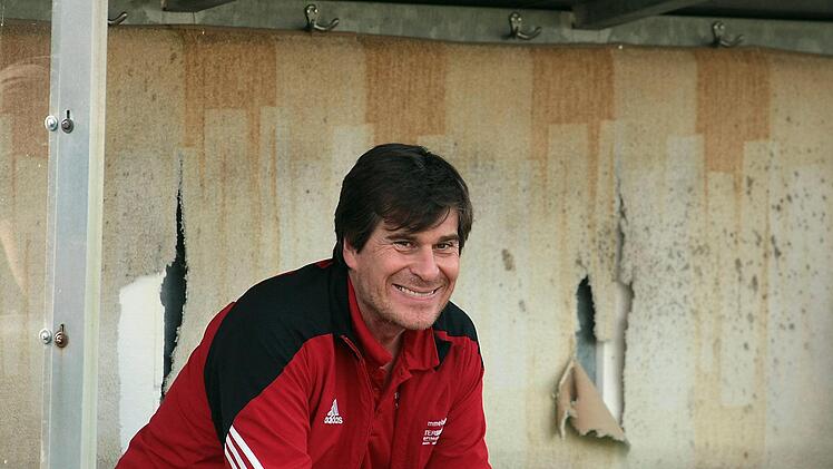 Sympathisch kommt der Gymnasiallehrer und Memmelsdorfer Fu&szlig;balltrainer Rolf Vitzthum r&uuml;ber. An ihm ist es, bei seinen Spielern nach der Winterpause die Spannung aufrechtzuerhalten. Foto: sportpress