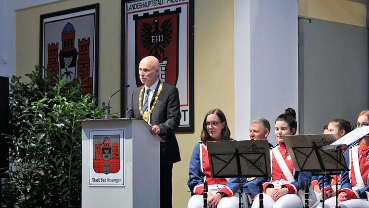 Oberbürgermeister Kay Blankenburg beim Neujahrsempfang der Stadt, im Hintergrund Mitglieder des Jugendmusikkorps. Werner Vogel