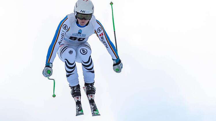 Große Sprünge macht in dieser Saison Jacob Schramm. Diese Woche feierte er sein Debüt bei der Jugend-Weltmeisterschaft in der Abfahrt. Foto: Paul-Foto