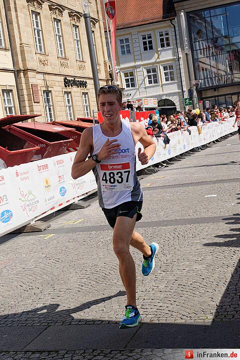 Weltkulturerbelauf 2017 in Bamberg: Der Zieleinlauf am Maxplatz
