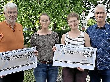 Übergabe des Spendenerlöses vom Benefizkonzert der Musikvereinigung mit (v.l.) Bürgermeister Bernhard Storath, Kathrin Motschenbacher, Corinna Hassler und Rudolf Dierauf