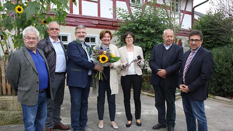 Bei der Verleihung der Eisernen Rose (von links): Claus Höcherich, Ralph Wöhner, Michael Busch, Christine Wiest, Christine Heider, Peter Wiest und Rolf Rosenbauer  Foto: Michael Stelzner