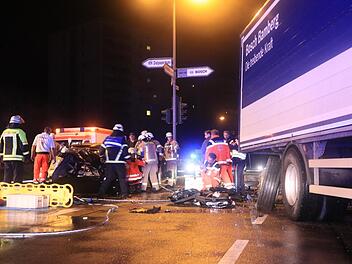 Am Freitagmorgen hat es einen schweren Unfall auf dem Berliner Ring/ Kreuzung Moosstraße gegeben. Nach Angaben der Polizei wird der Verkehr umgeleitet. Foto: NEWS5/Merzbach