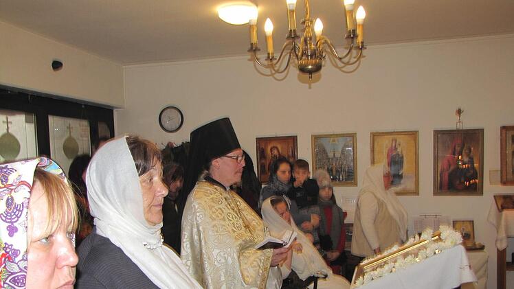 Pater Leontij Eisemann beim Festgottesdienst zum orthodoxen  Weihnachtsfest in der Coburger Seraphimgemeinde. Foto: Martin Koch