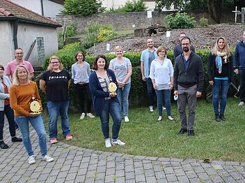 Der neue Vorstand des Kindergartenvereins St. Johannes zusammen mit den  ausgeschiedenen Mitgliedern.  Foto: Dieter Britz