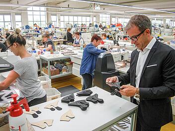 Die Firma Waldi macht in Haßfurt seit 60 Jahren nur das, was sie am besten kann: Schuhe. Die Marke Finn Comfort ist ein Welterfolg. Foto: Günter Flegel