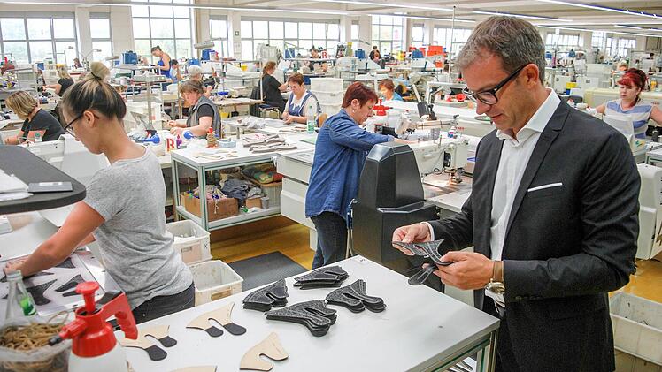 Die Firma Waldi macht in Haßfurt seit 60 Jahren nur das, was sie am besten kann: Schuhe. Die Marke Finn Comfort ist ein Welterfolg. Foto: Günter Flegel